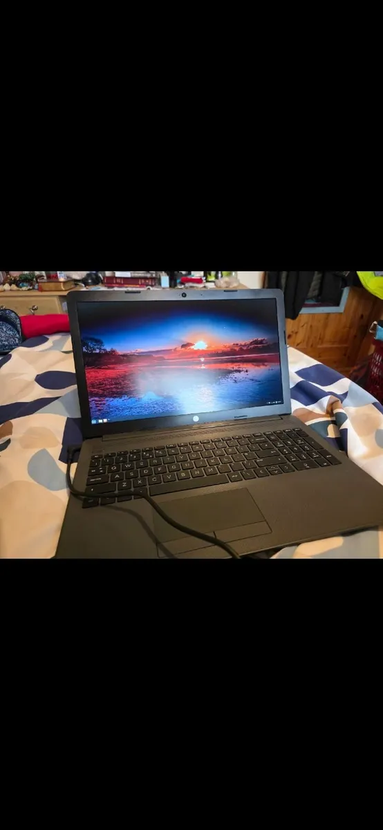 Laptop - Image 4