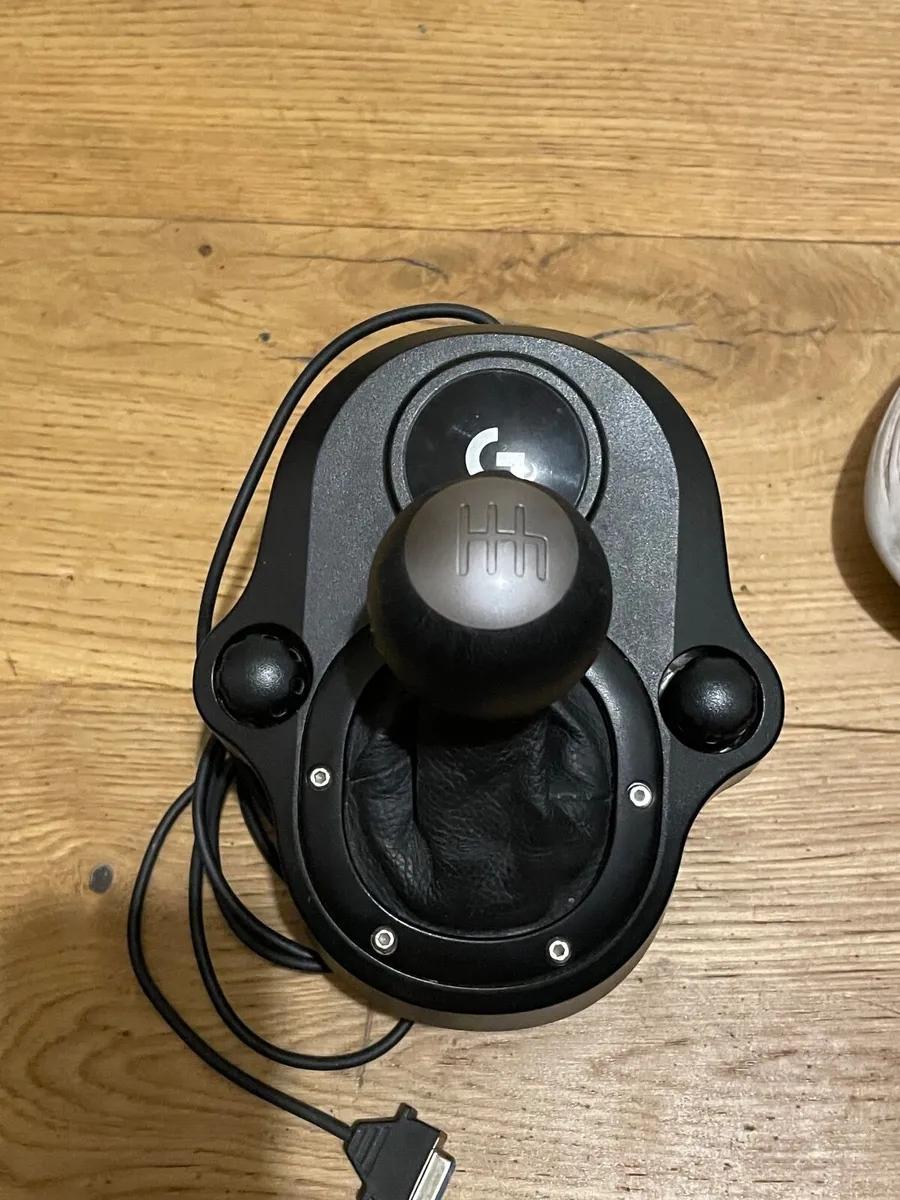 Logitech g920 for pc/xbox wheel/gear stick/pedals - Image 1
