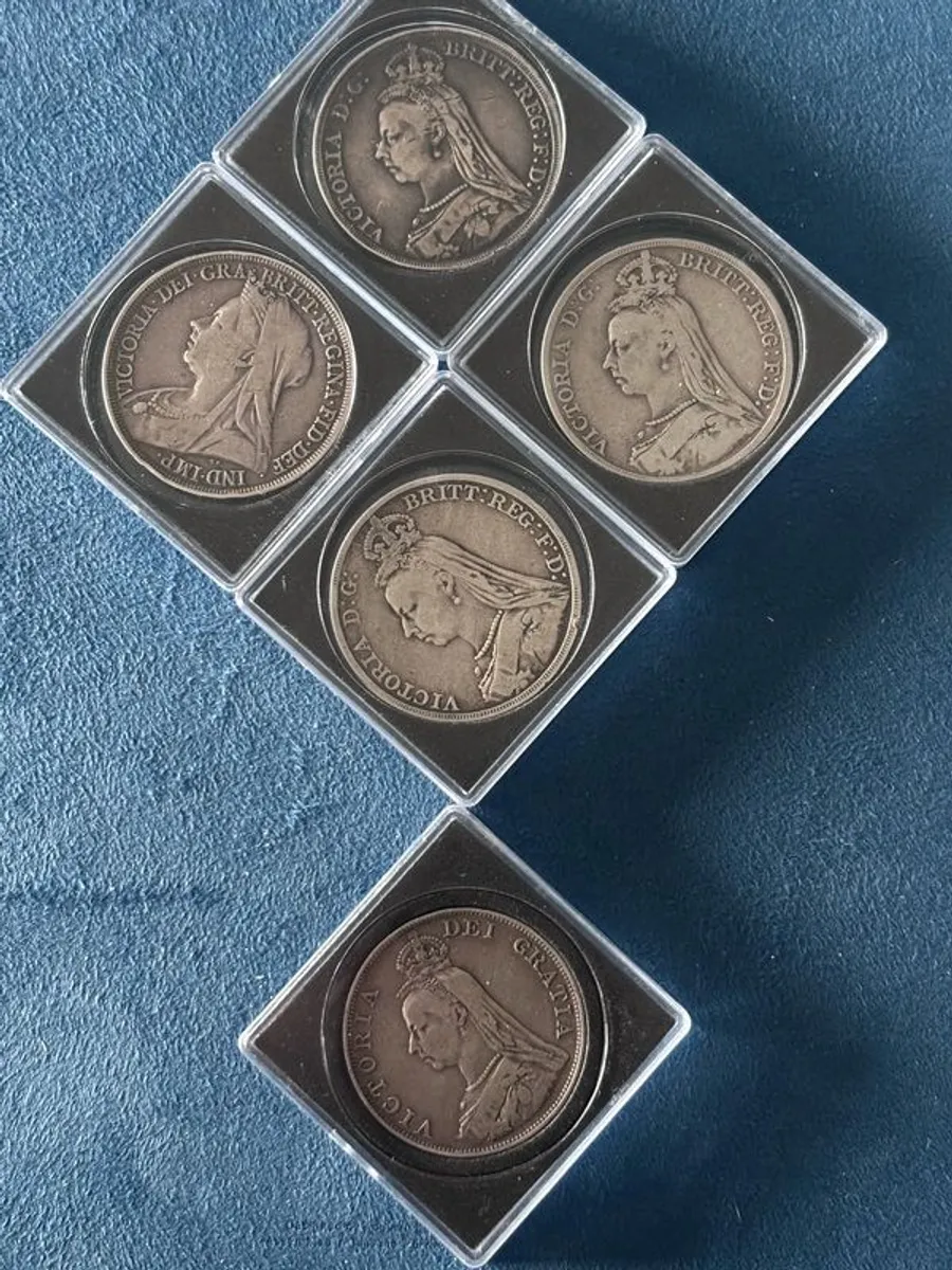 Double Florin and 4 x Queen Victoria Silver Crowns - Image 1