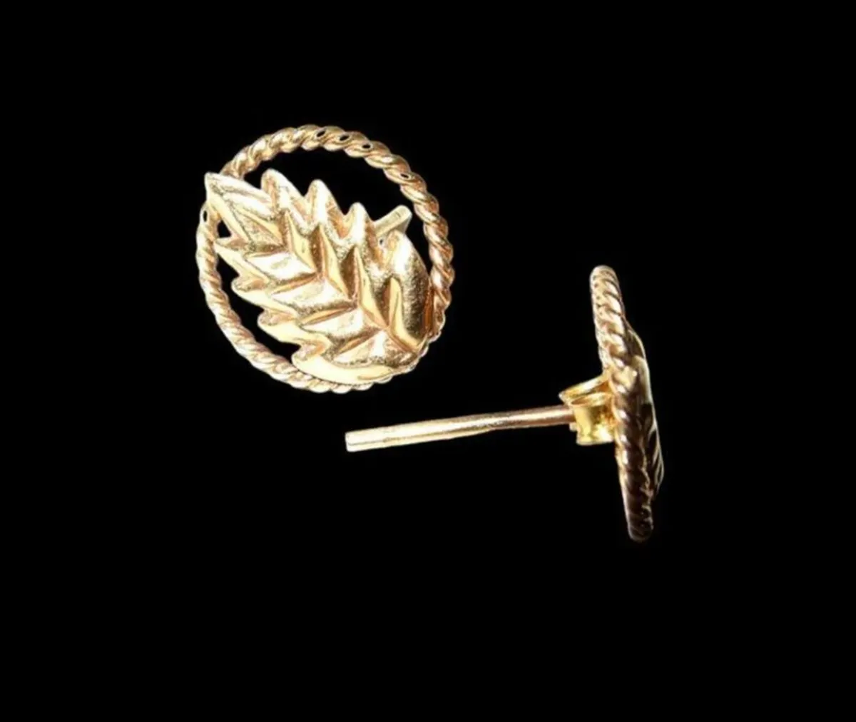 Vintage Hallmarked 18ct Gold Leaf Stud Earrings - Image 3