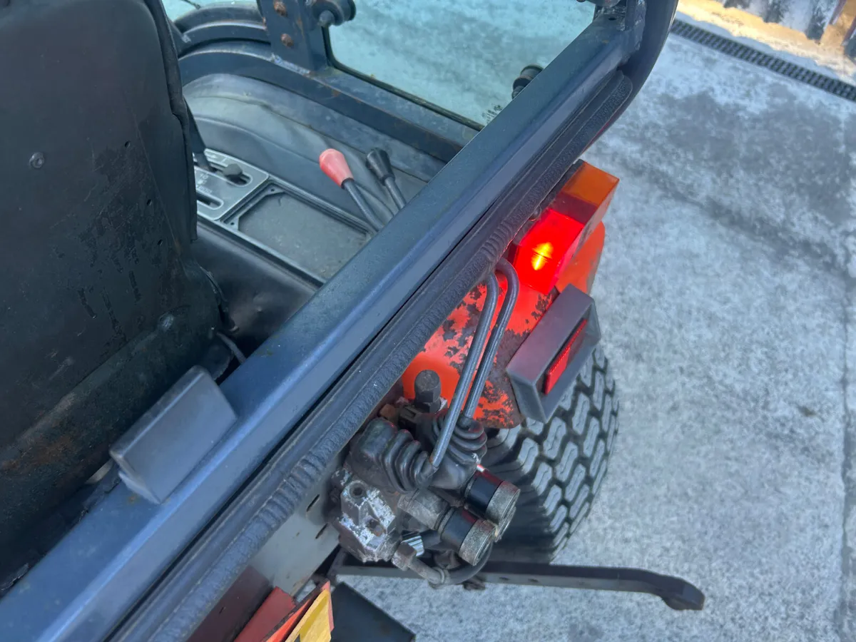 Kubota ST30 Compact Tractor with Deck - Image 3