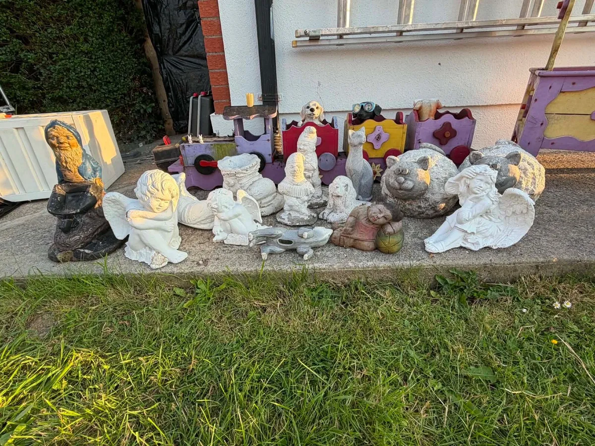 job lot garden statues and more €60 bundle - Image 3