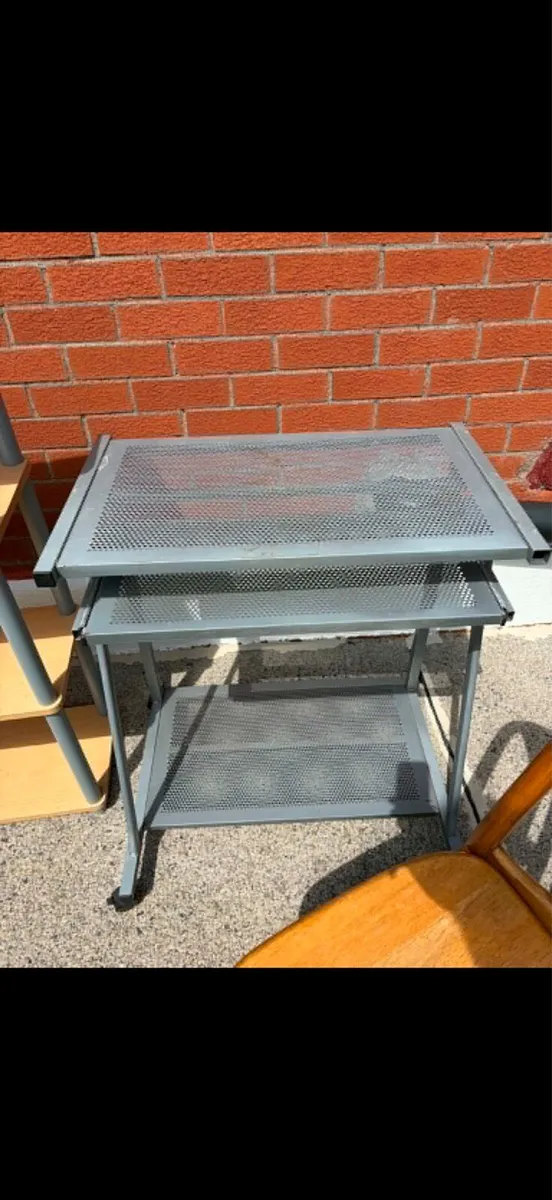 desk €10