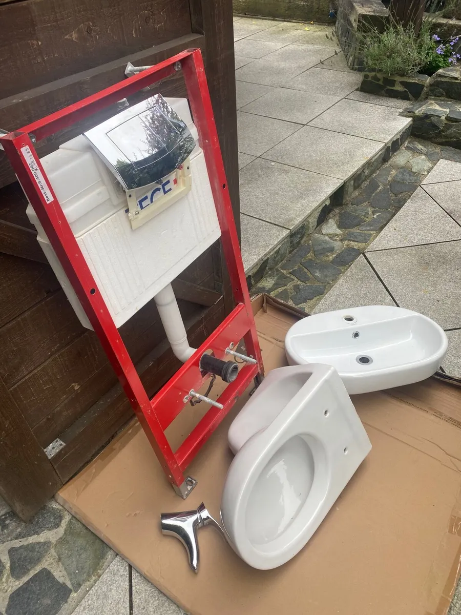Toilet and sink - Image 2
