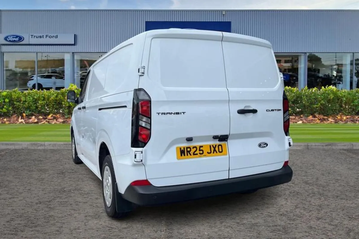Ford Transit Custom 320 Trend L1 SWB FWD 2.0 EcoBl - Image 2