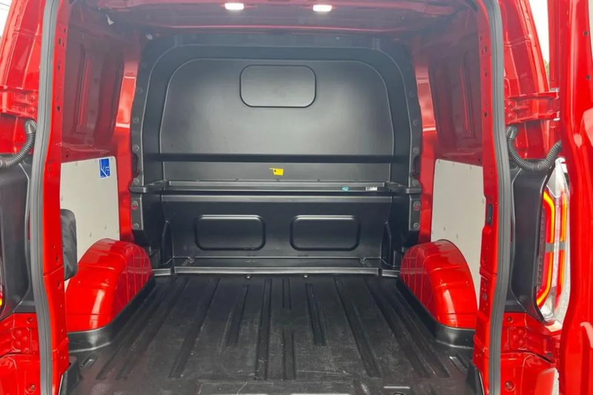 Ford Other 320 Limited AUTO L1 SWB Double Cab In V - Image 4