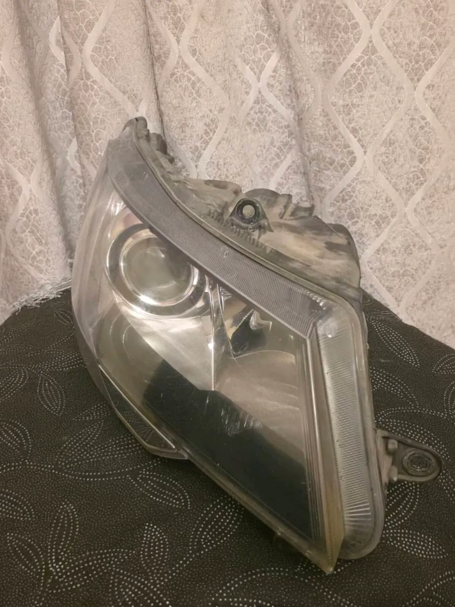 Skoda Superb 2013-2015 Facelift Halogen Headlights - Image 3
