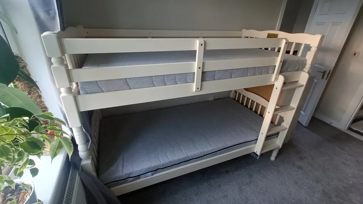 Bunk bed - Mattresses included - Image 1