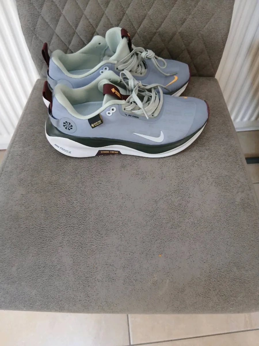 NIKE LADIES TRAINERS NEW - Image 2