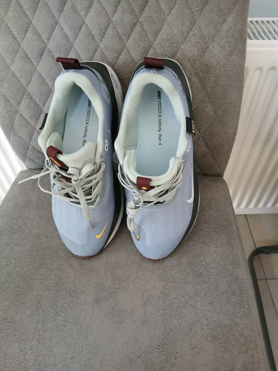 NIKE LADIES TRAINERS NEW - Image 3