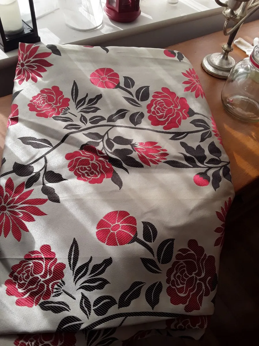 Beautiful next to new drapes heavy fully lined - Image 2