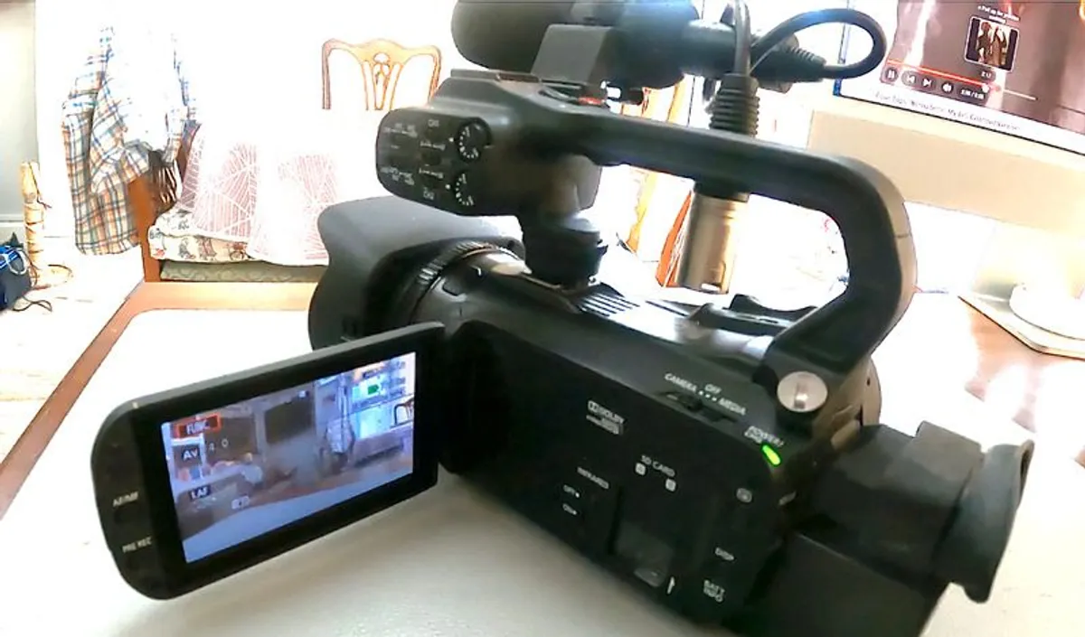Canon XA30 Pro HD Camcorder - Image 3