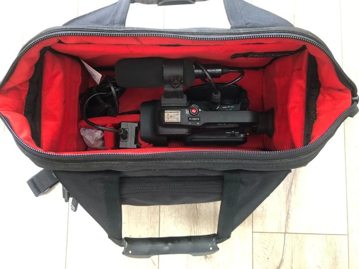 Canon XA30 Pro HD Camcorder - Image 2