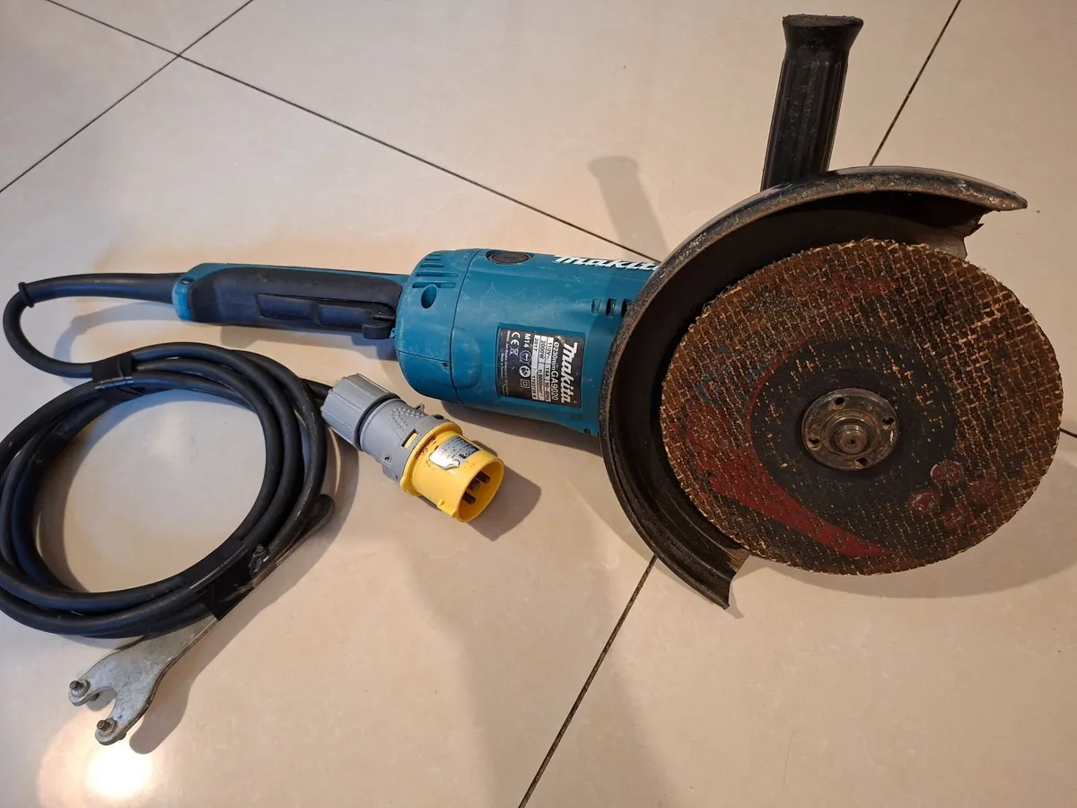 Makita GA9020 230mm 9" Angle Grinder 110v - Image 1