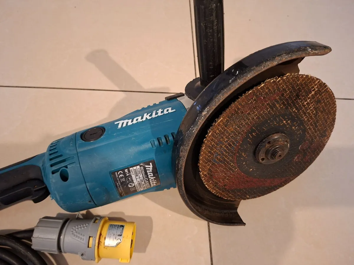 Makita GA9020 230mm 9" Angle Grinder 110v - Image 2