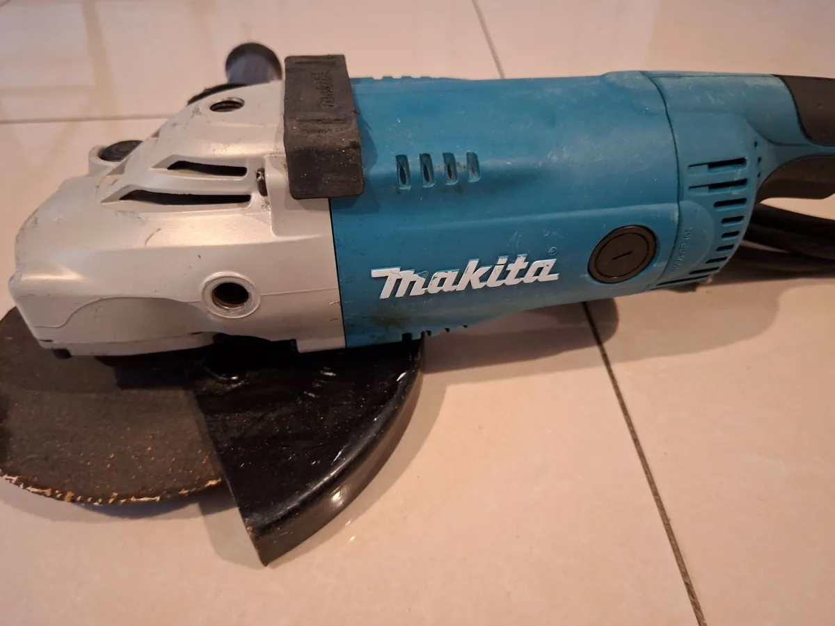 Makita GA9020 230mm 9" Angle Grinder 110v - Image 4