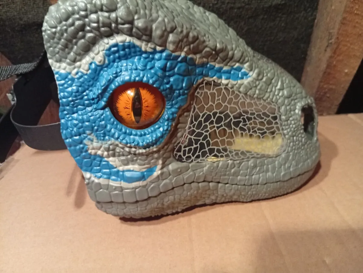 Jurassic World Chomp N Roar Mask Velociraptor Blue - Image 2