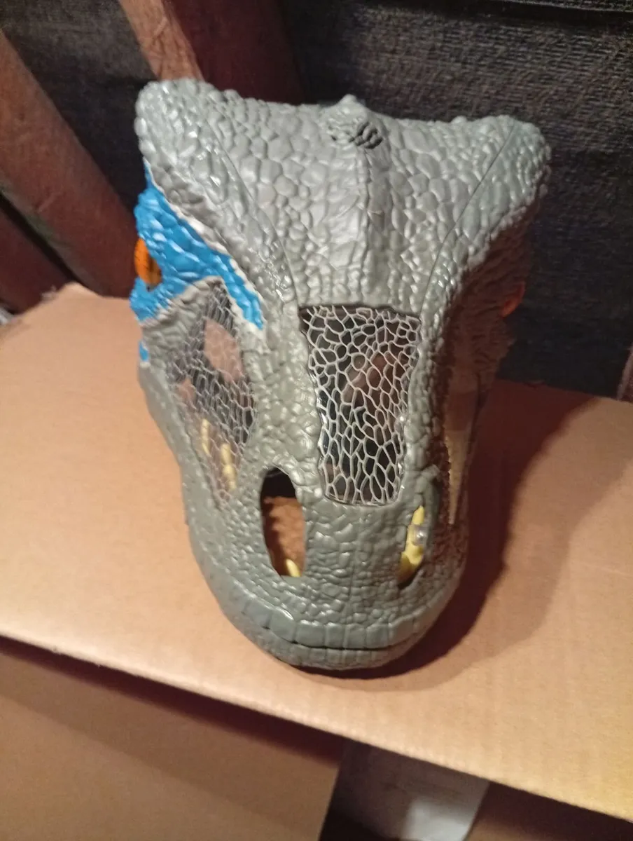 Jurassic World Chomp N Roar Mask Velociraptor Blue - Image 3