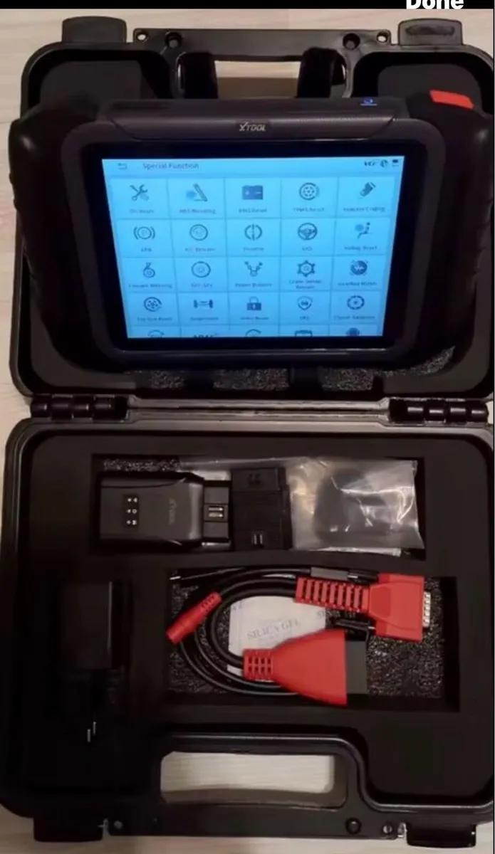 XTOOL D8W Bluetooth Car Diagnostics Tool - Image 4