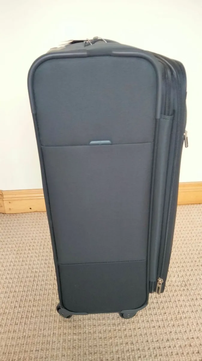 Samsonite spinner luggage - Image 2