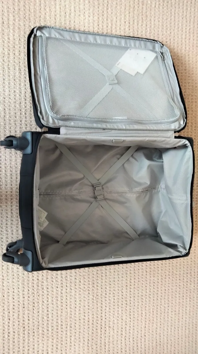 Samsonite spinner luggage - Image 4