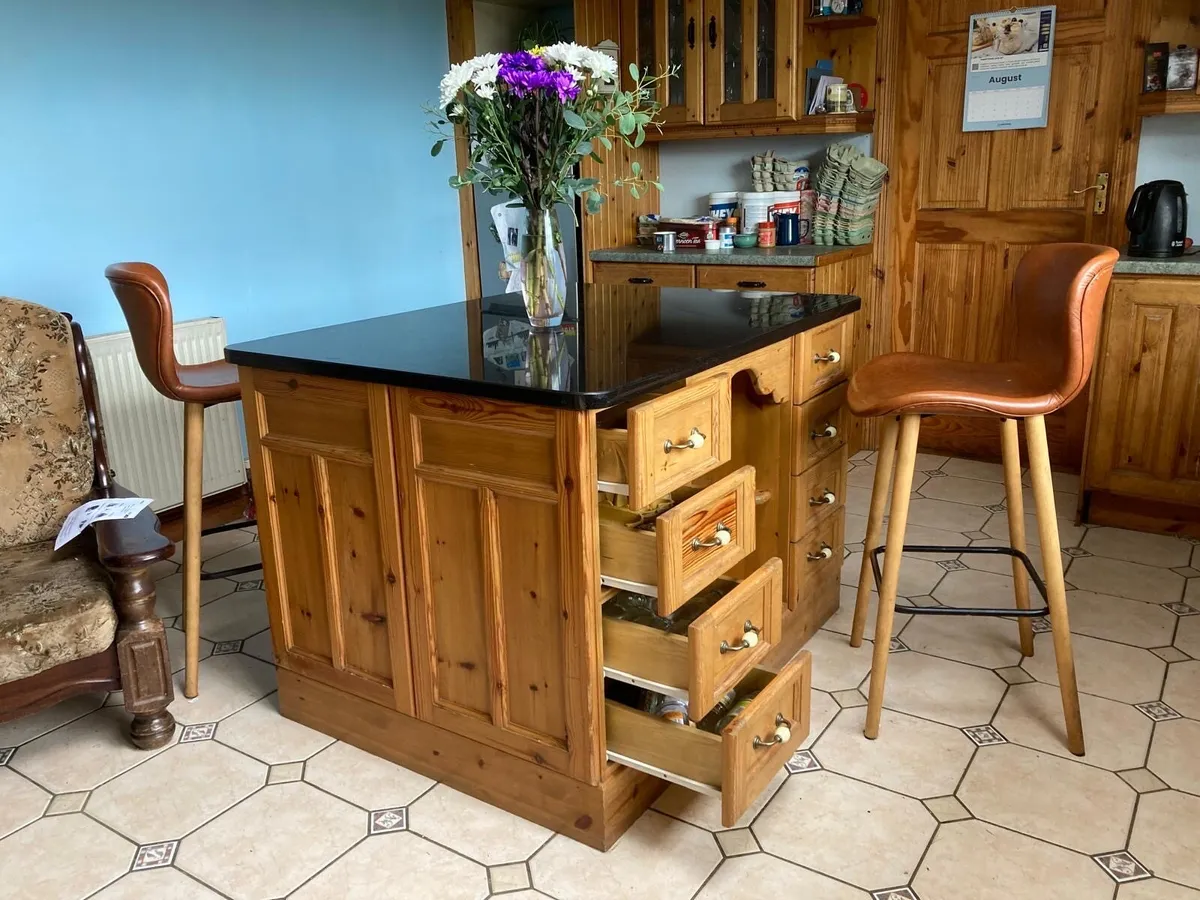 Kitchen island - Image 2