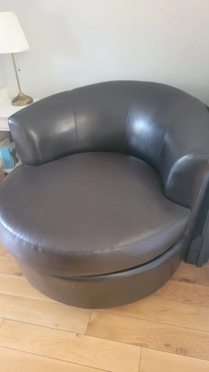 Swivel chair - Image 1