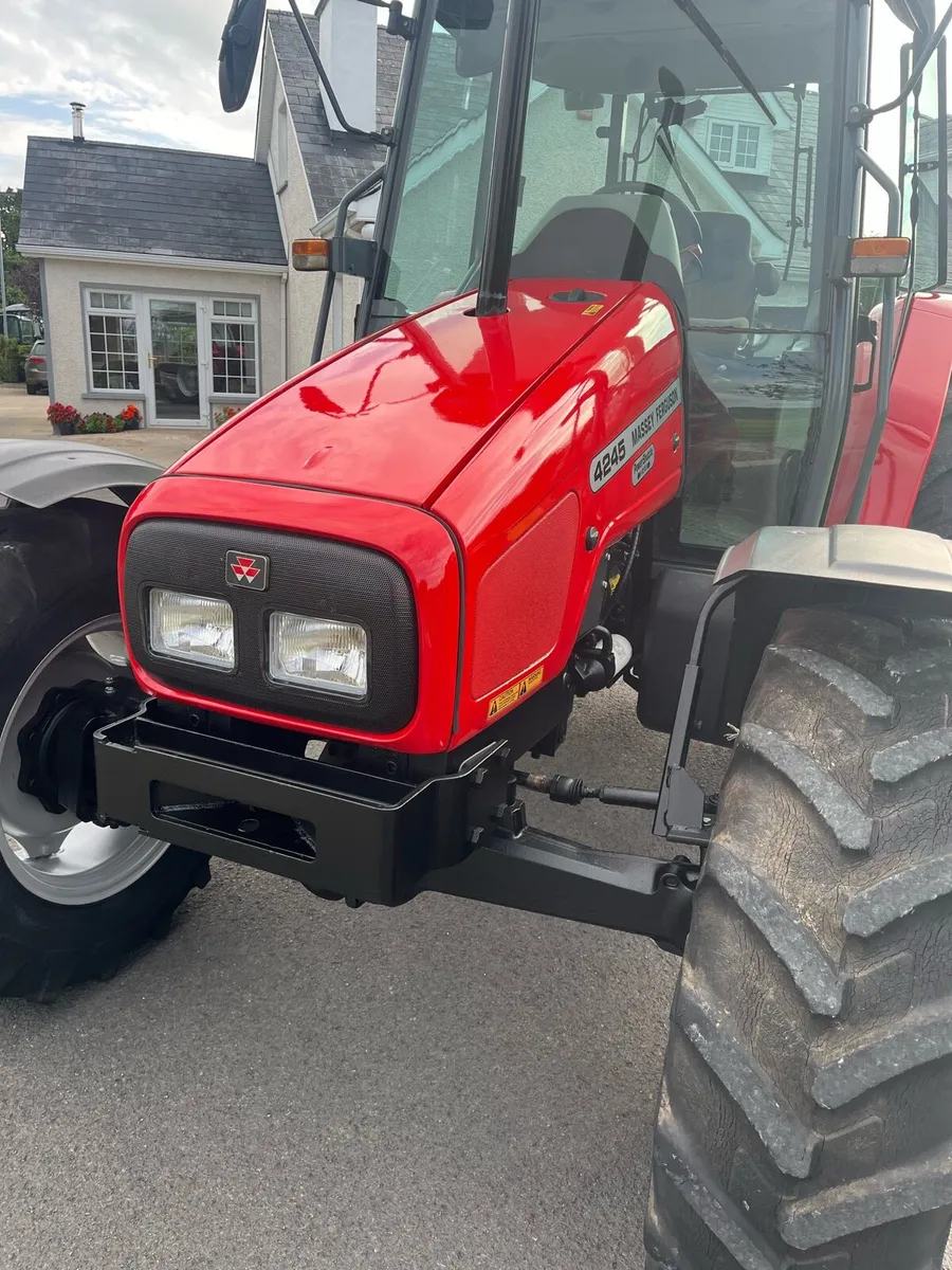 2001 Massey 4245 - Image 2
