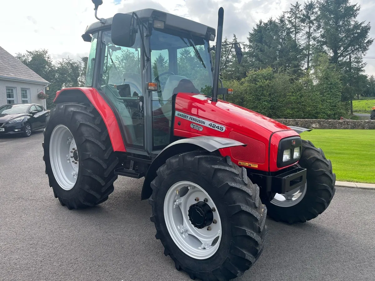 2001 Massey 4245 - Image 1
