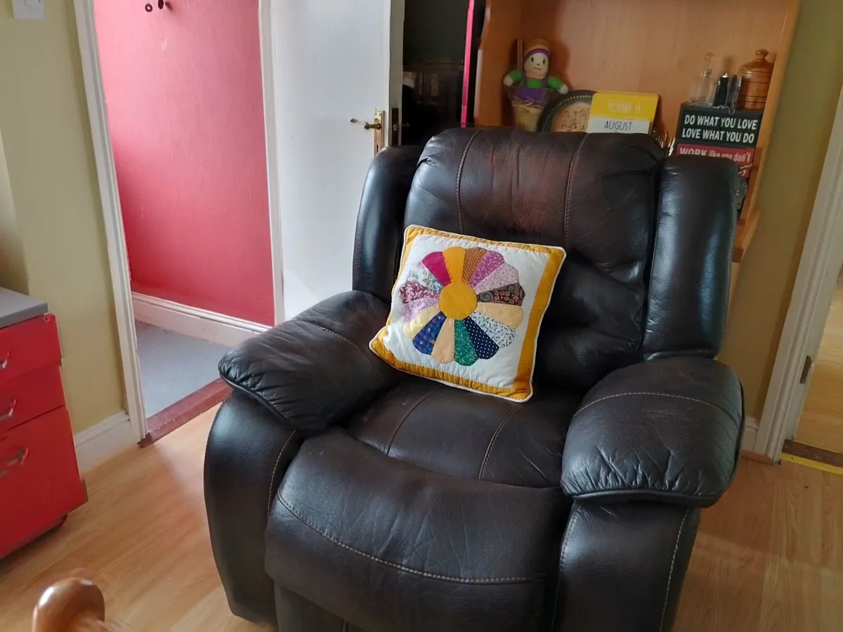 Free two seater and single recliners - Image 4