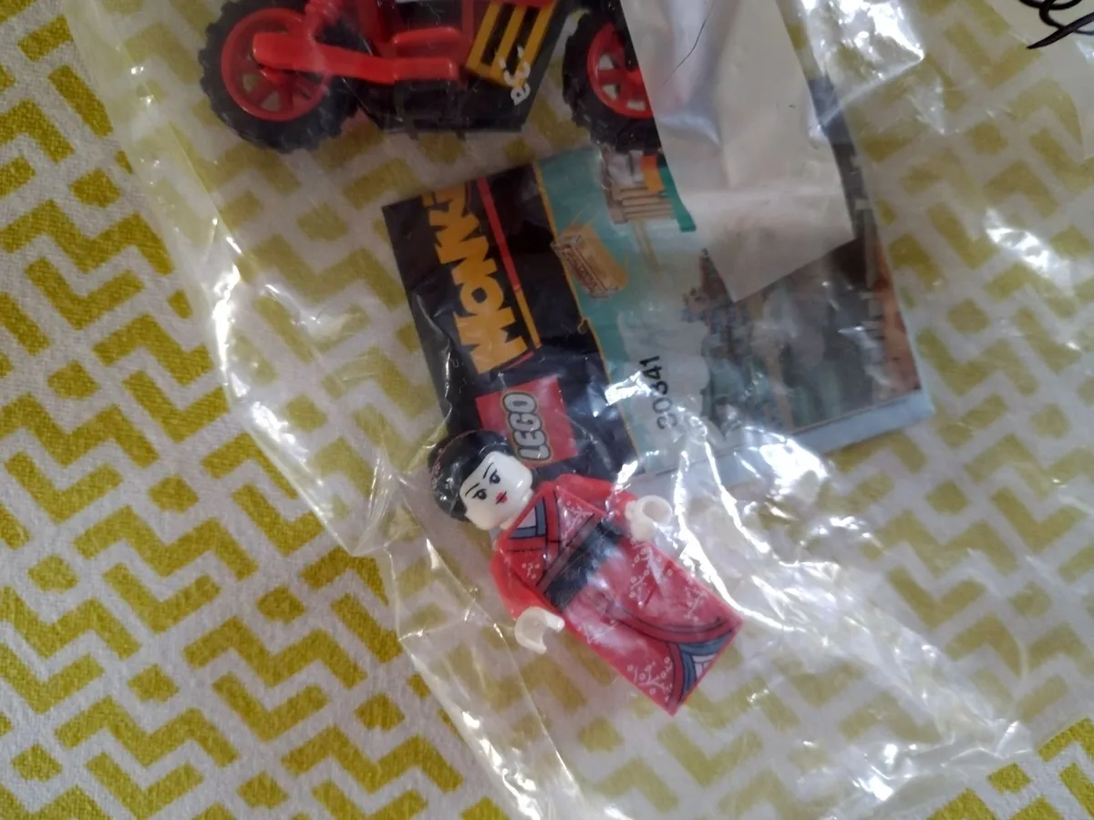 LEGO CNY 80105 Lunar New Year Temple Fair €65 - Image 3