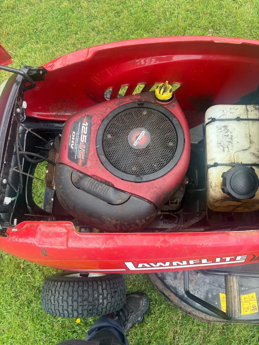 Lawn flite ride on mower - Image 4