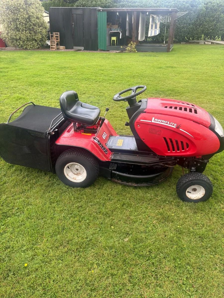 Lawn flite ride on mower - Image 1