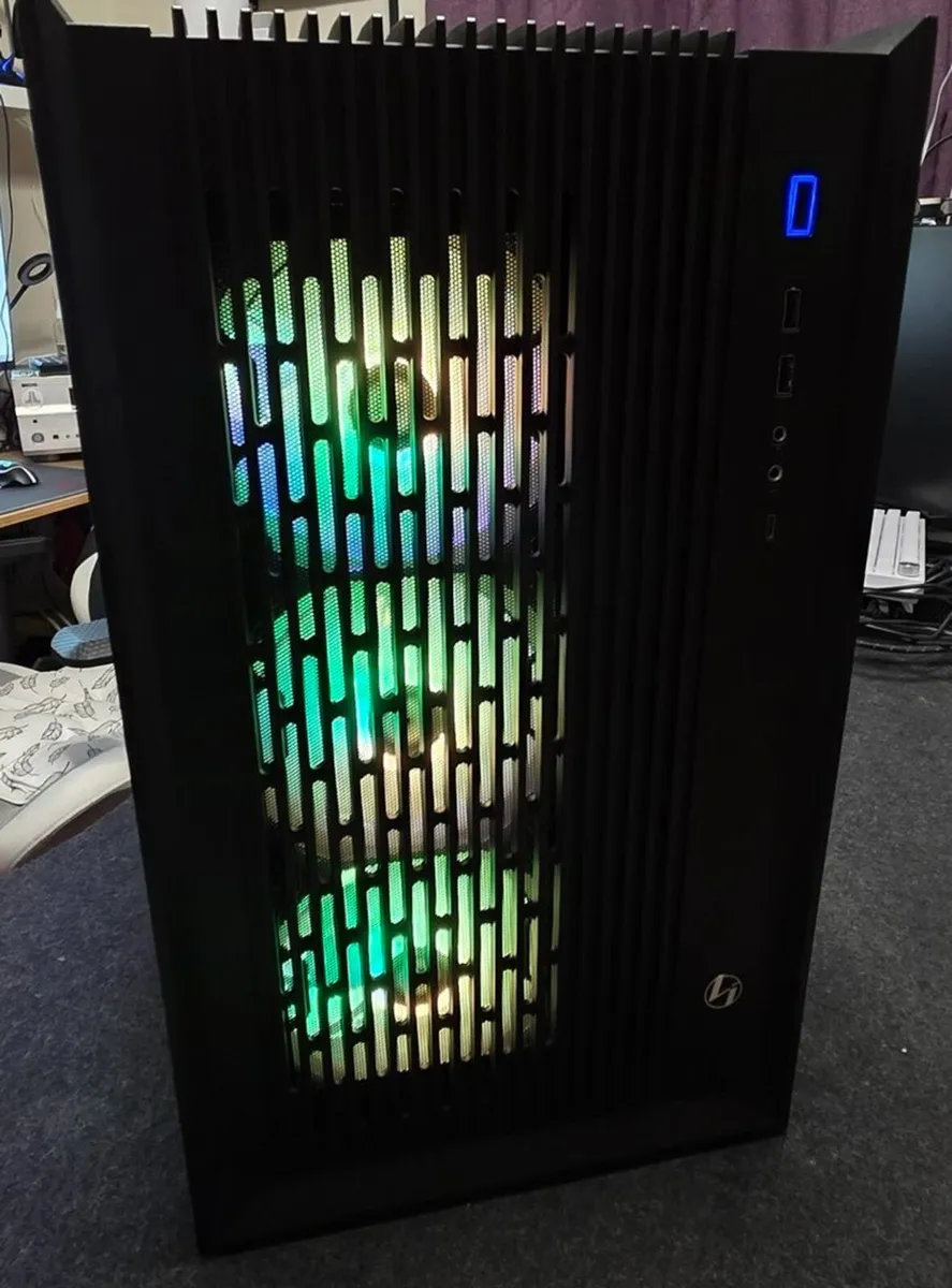 LianLi Air Ryzen 7 9800X3D Rx 9070 XT Gaming PC - Image 2