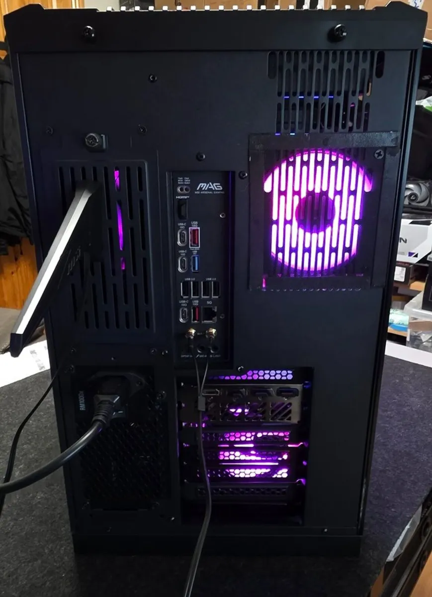 LianLi Air Ryzen 7 9800X3D Rx 9070 XT Gaming PC - Image 3