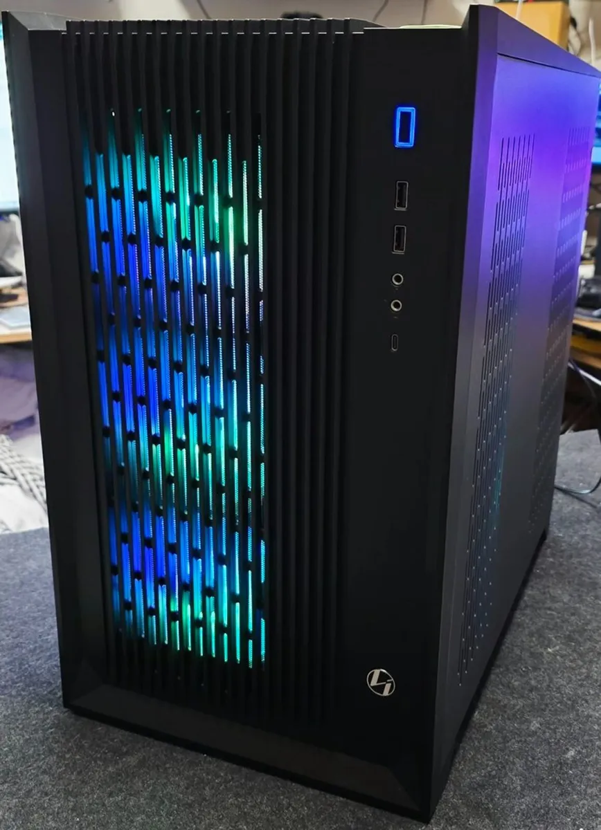 LianLi Air Ryzen 7 9800X3D Rx 9070 XT Gaming PC - Image 4