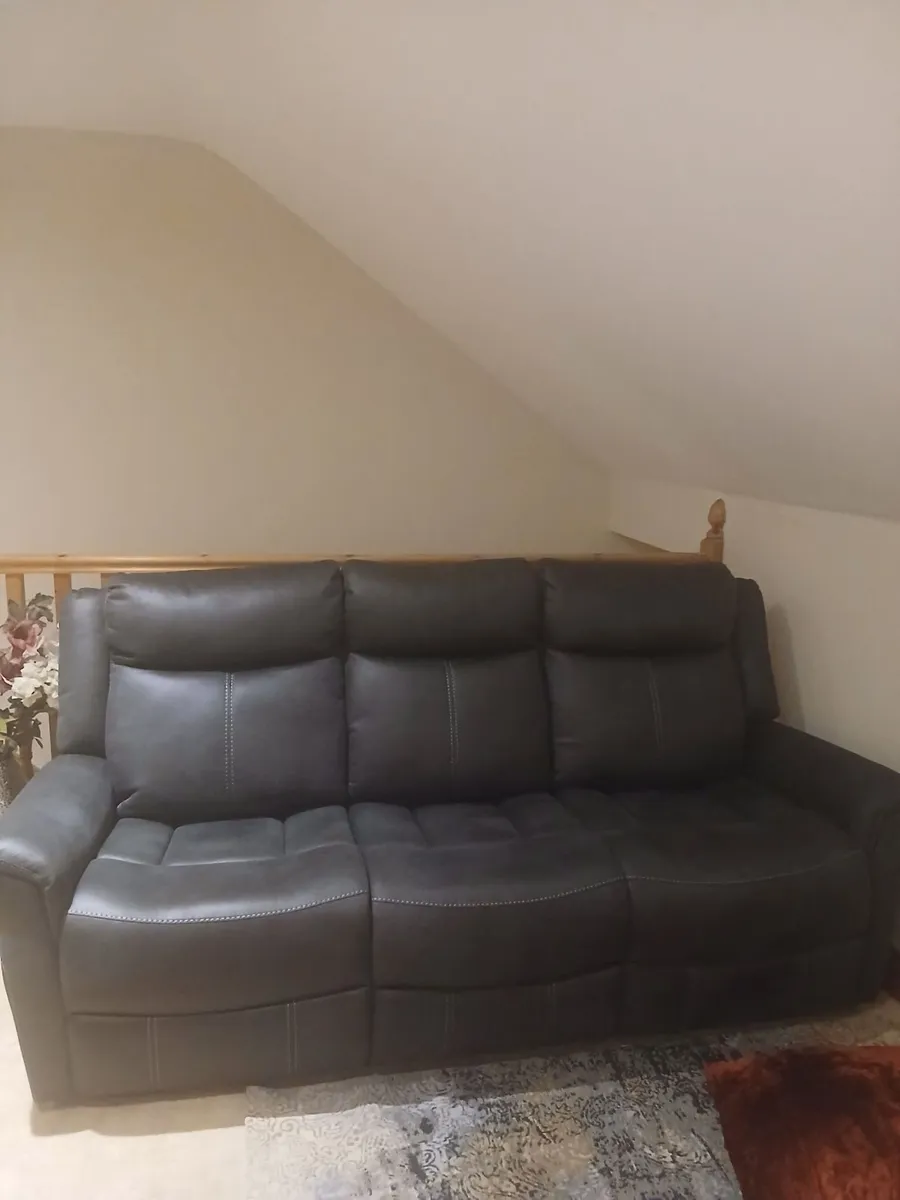 NEW 3 Seater Leather Recliner Settee