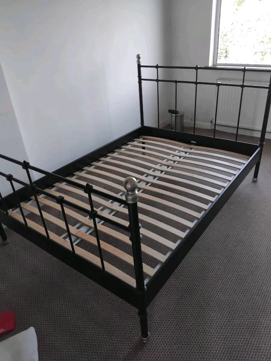 Double bed - Image 1