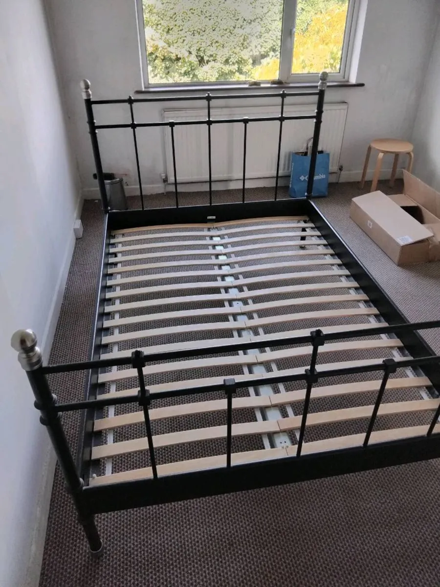 Double bed - Image 2