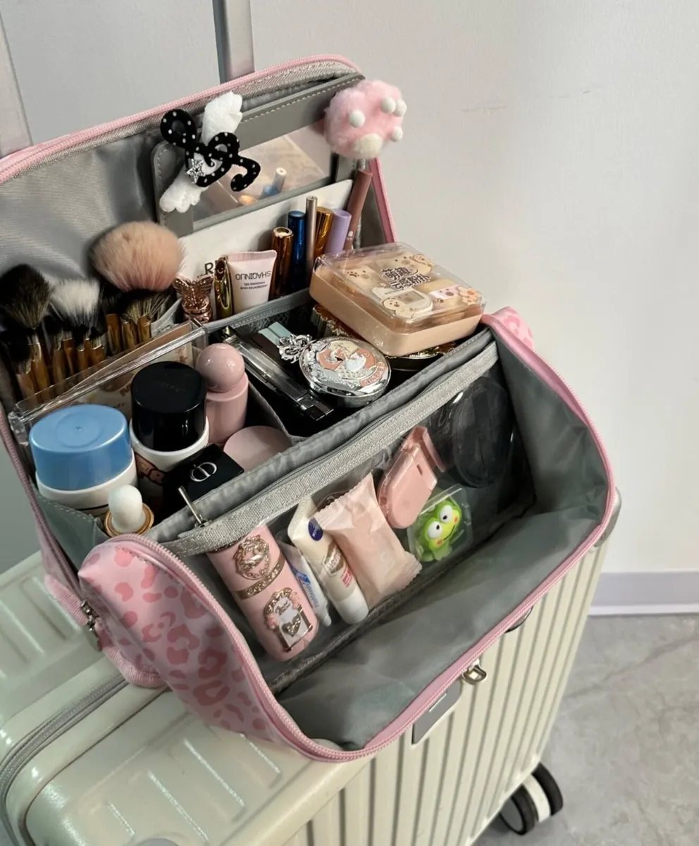 Brand New Standing Makeup Bag - Image 2