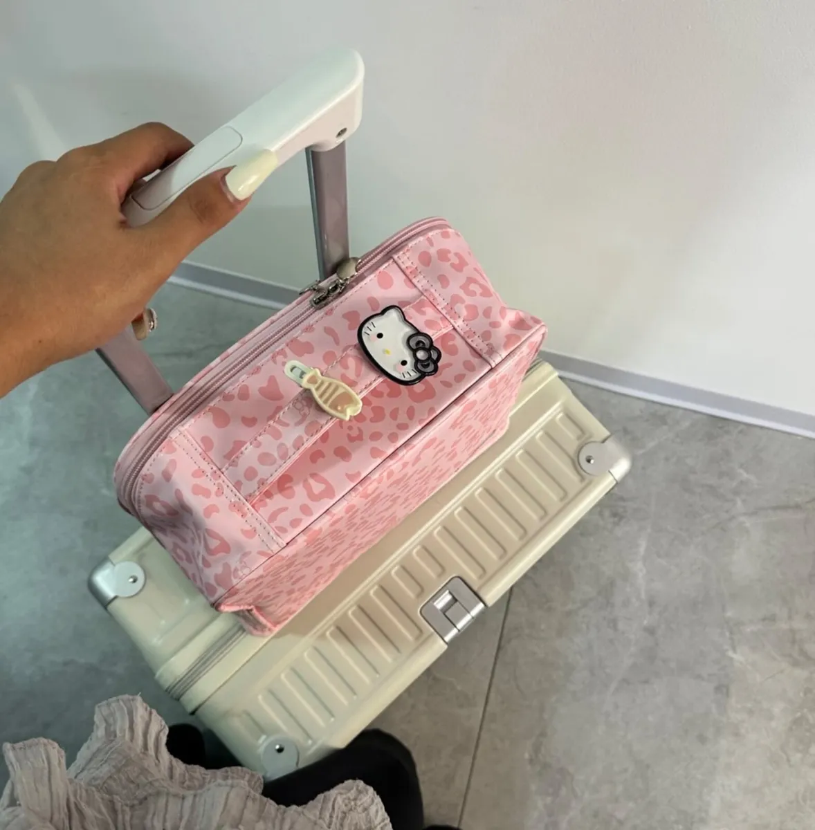 Brand New Standing Makeup Bag - Image 3