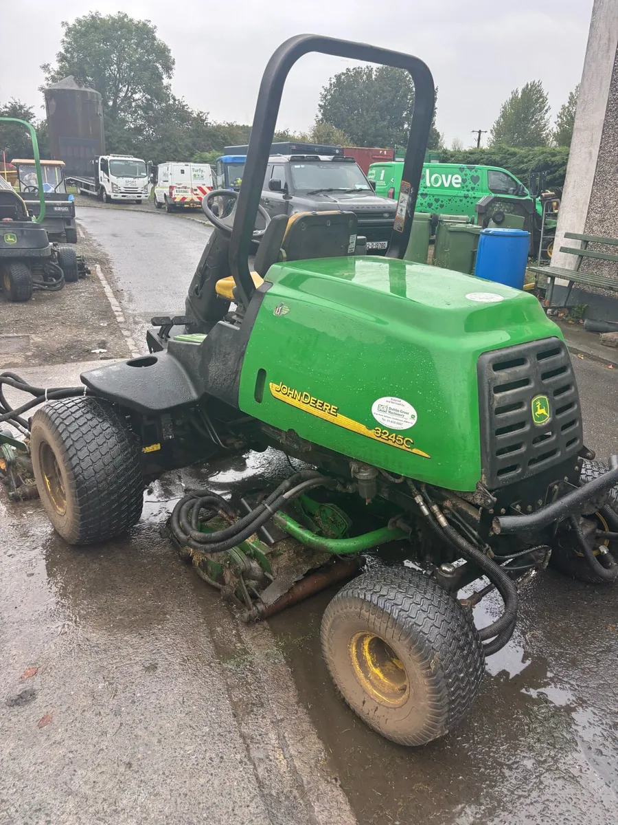 JohnDeer 3245C ride on diesel mower - Image 2