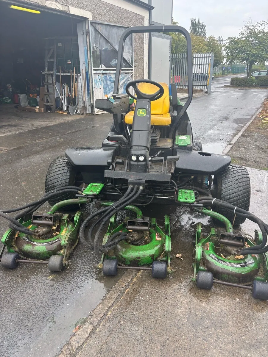 JohnDeer 3245C ride on diesel mower - Image 1