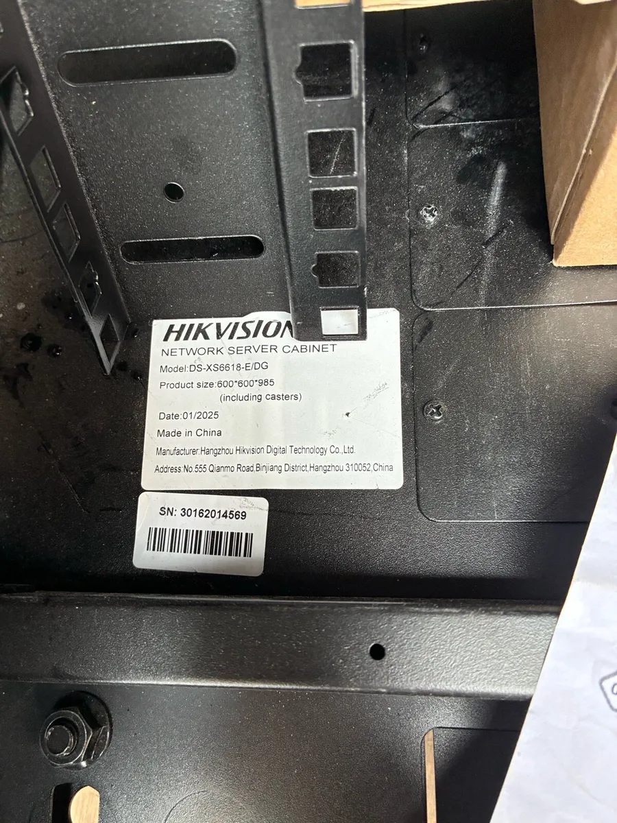 Comms server cabinet - Image 4