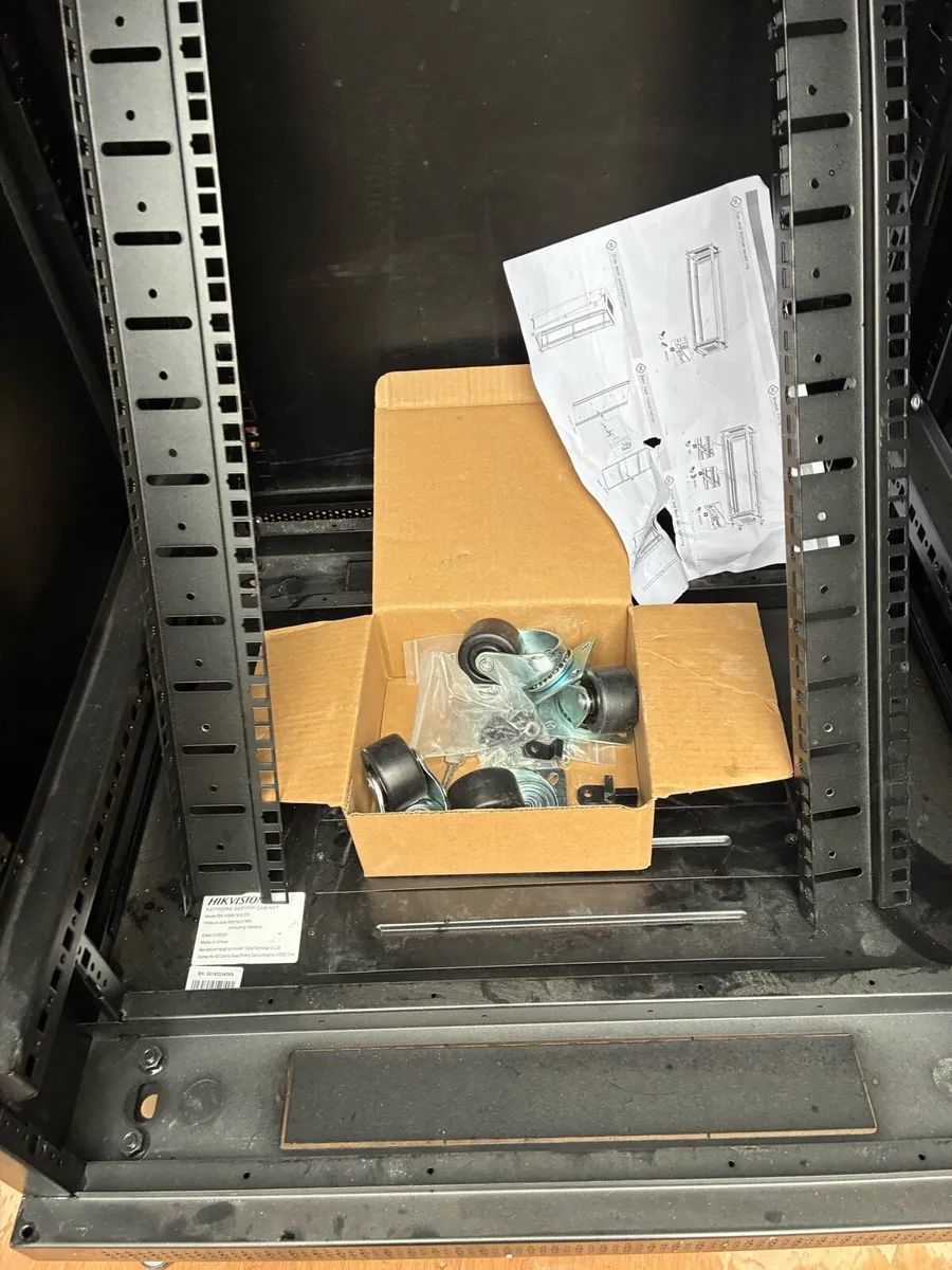 Comms server cabinet - Image 2