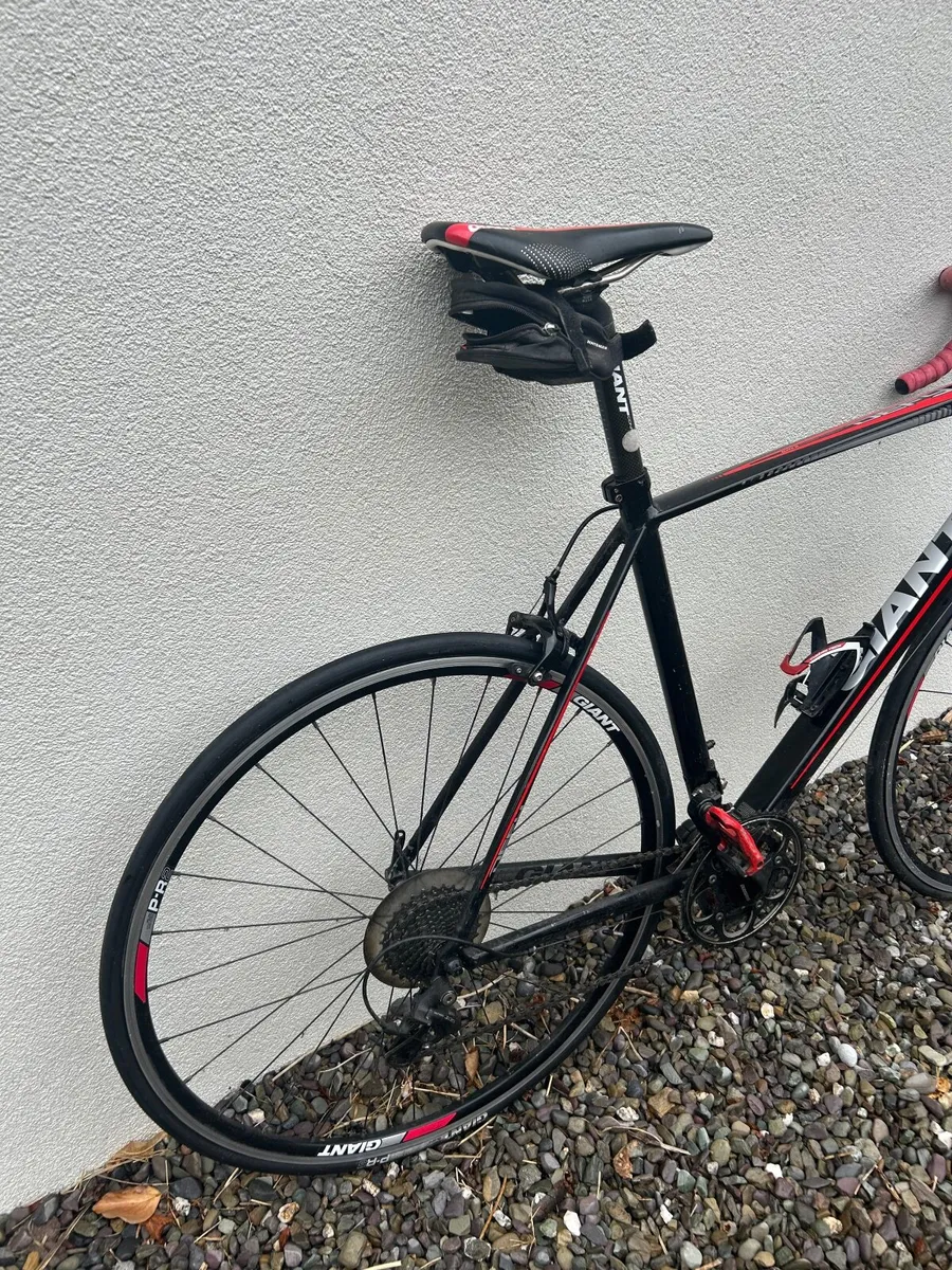 Giant road bike - Image 3