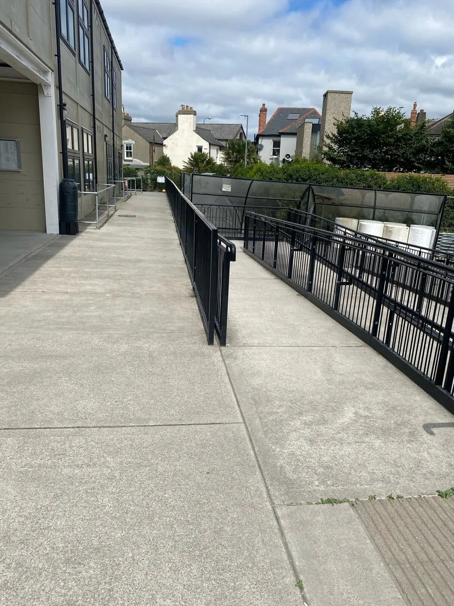Hand railings - Image 2