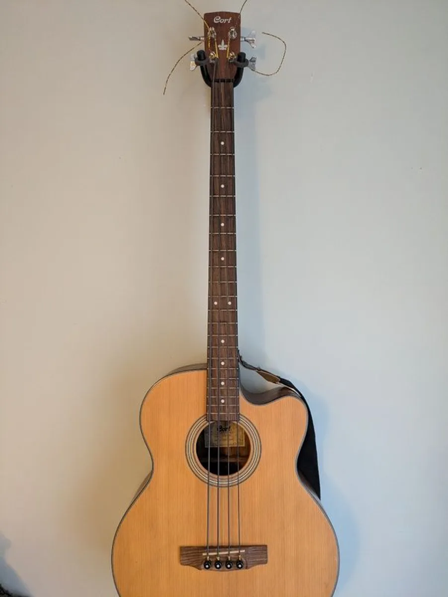 Cort acoustic bass - Image 1