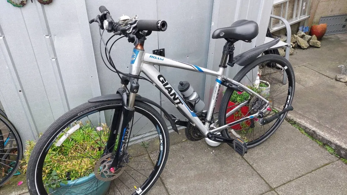 Giant Roam Hybrid Bike Hydraulic Disc Brakes - Image 2
