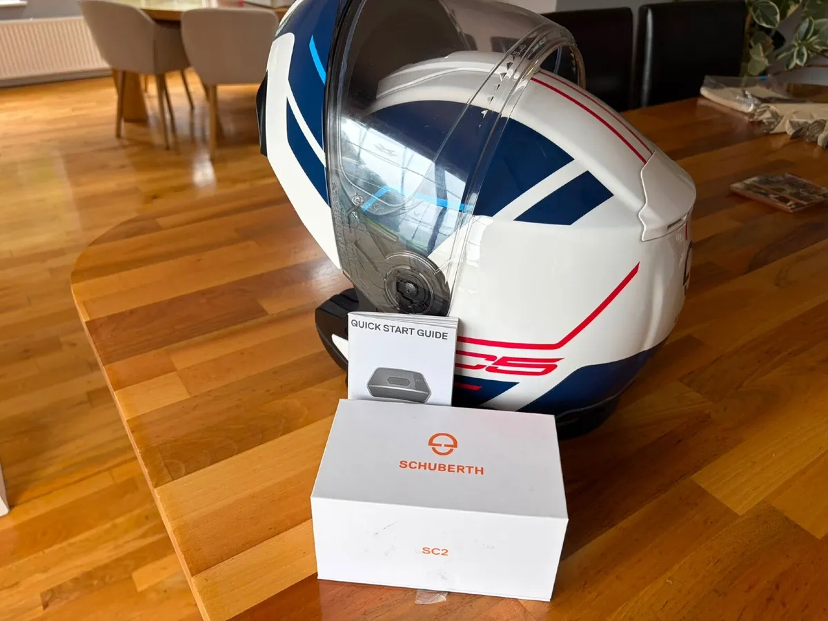Schubert C5  Helmet + Sena SC2 integrated Comms - Image 4